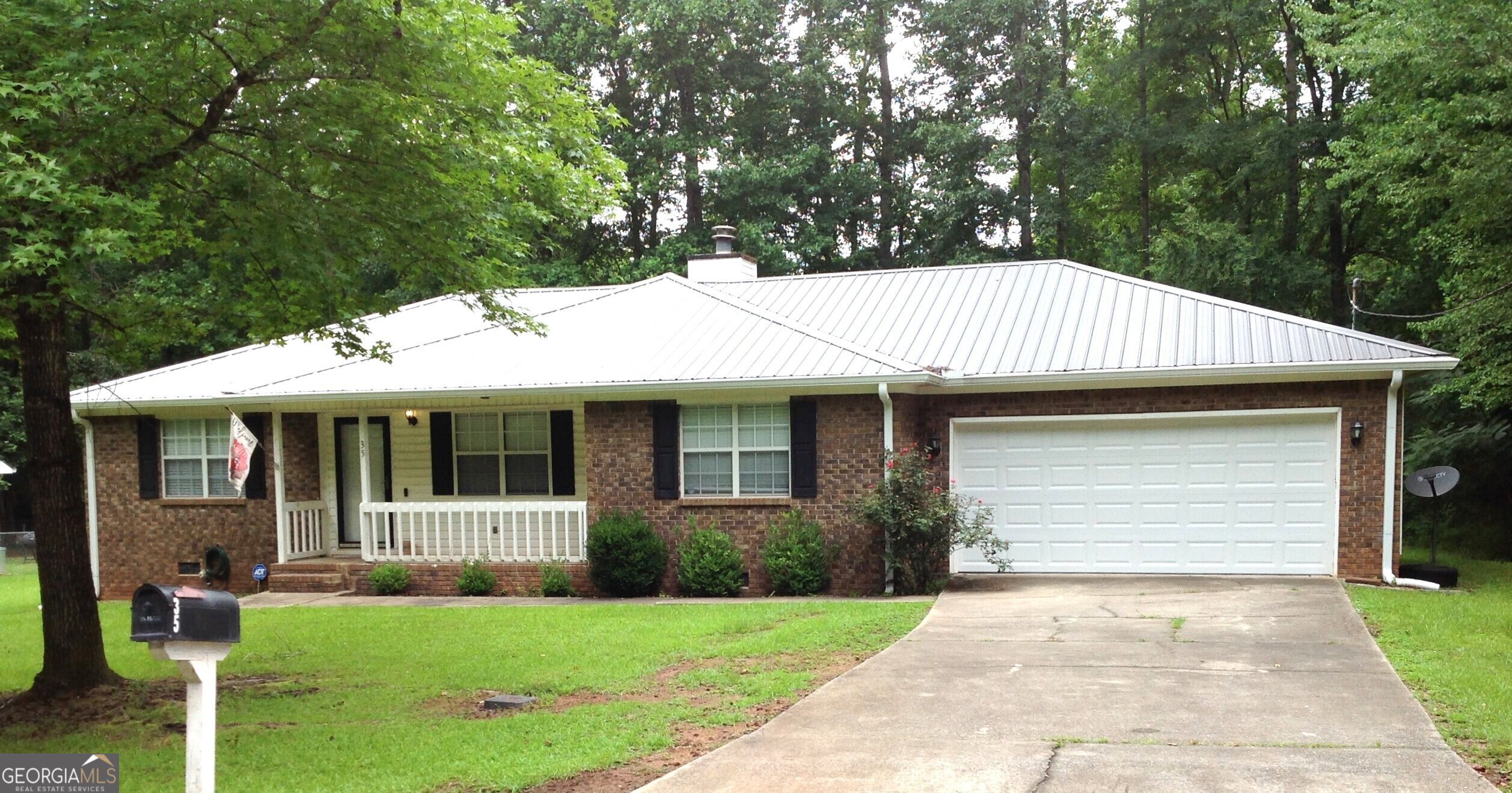 35 Woodland Dr Property Photo 1