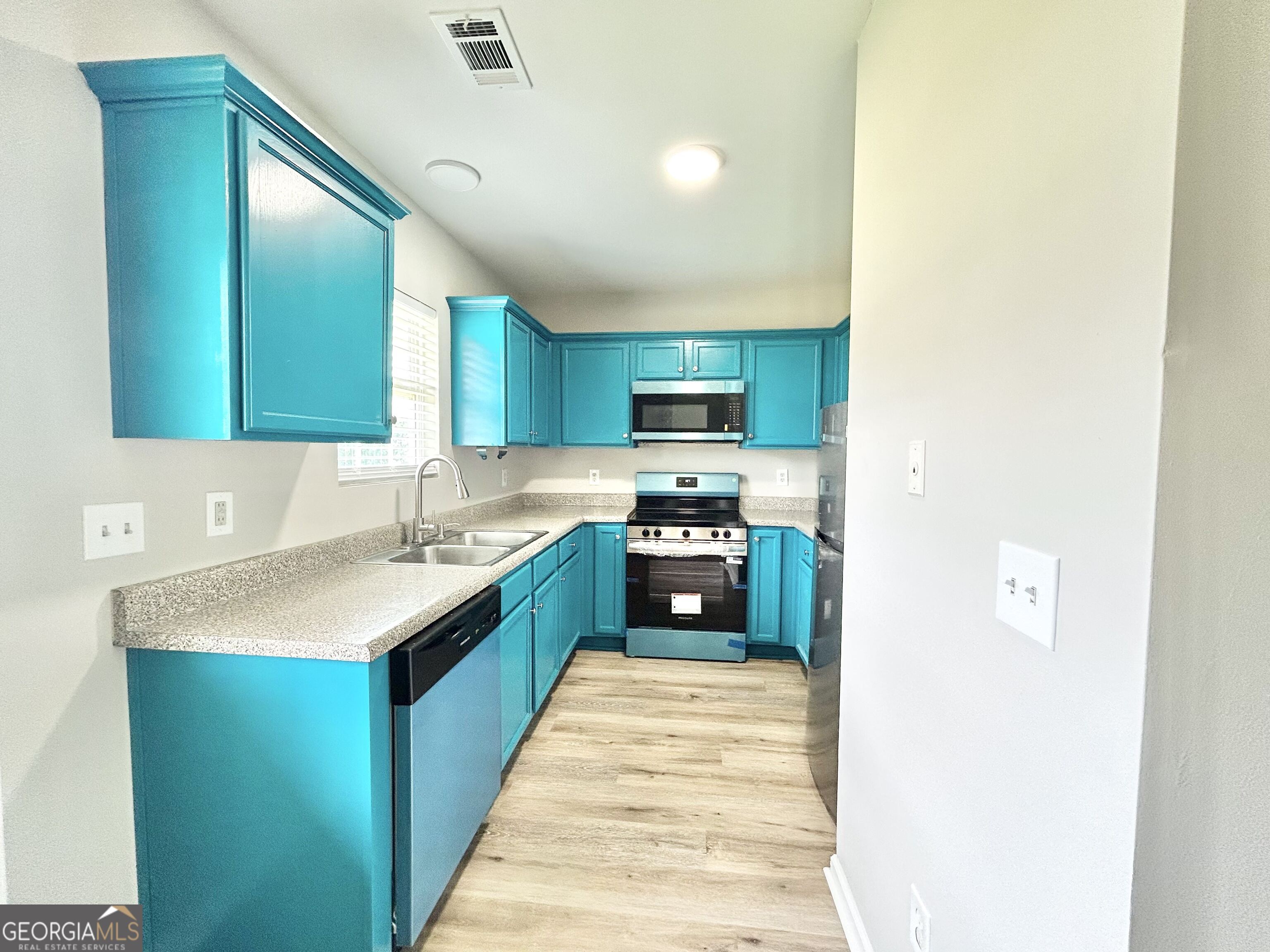 736 Wheel House Lane # B Property Photo 6