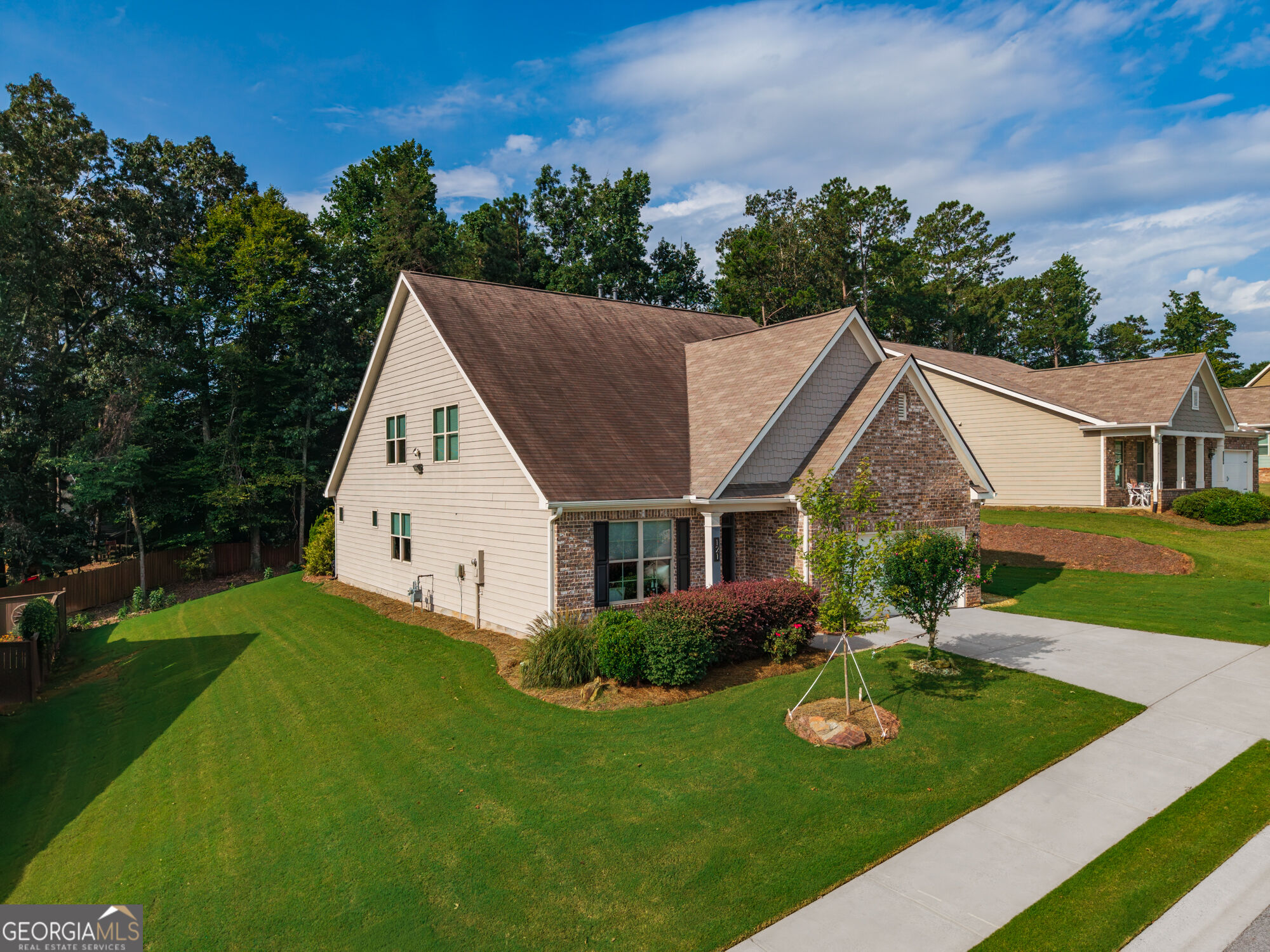 121 Rolling Hills Place Property Photo 5