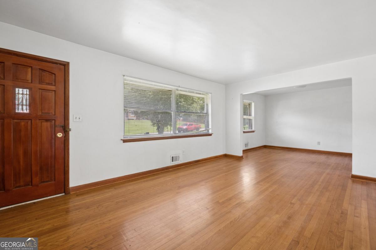 1923 Joseph Court Property Photo 4