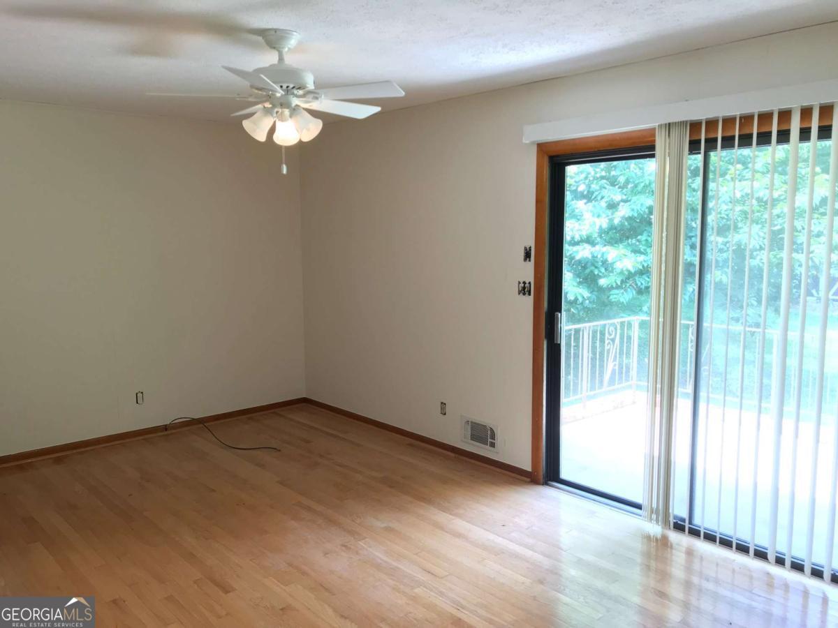 1321 Mary Dale Drive Property Photo 3