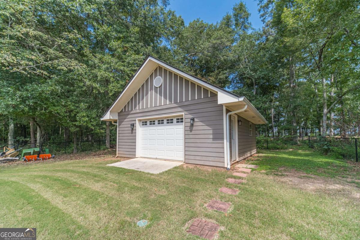 2301 Matt Michell Lane Property Photo 44
