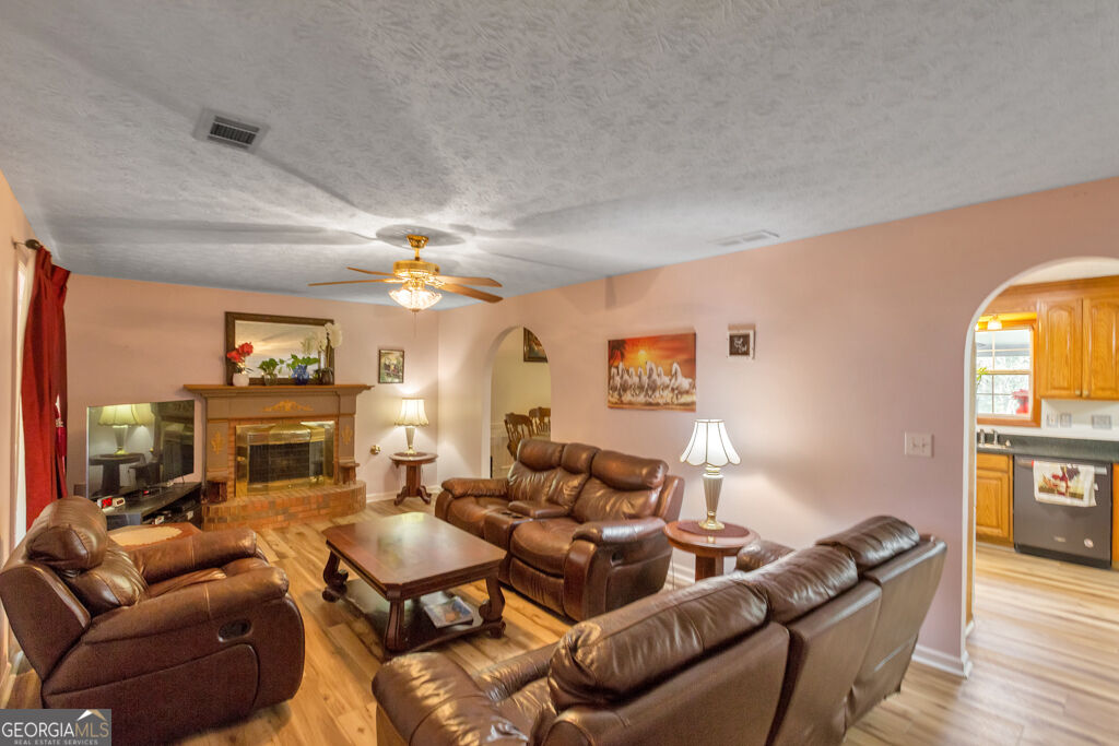 1675 Round Road Property Photo 3