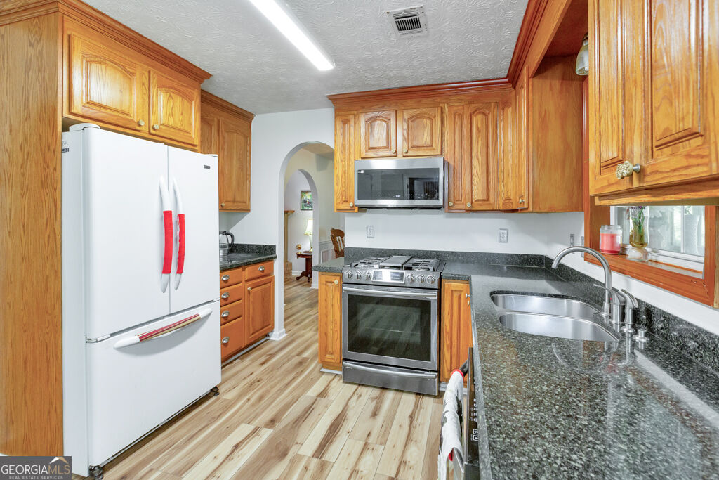 1675 Round Road Property Photo 9