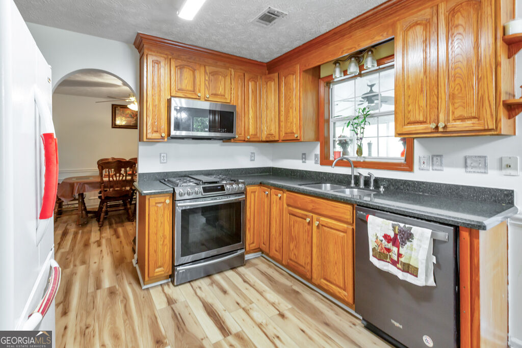 1675 Round Road Property Photo 10
