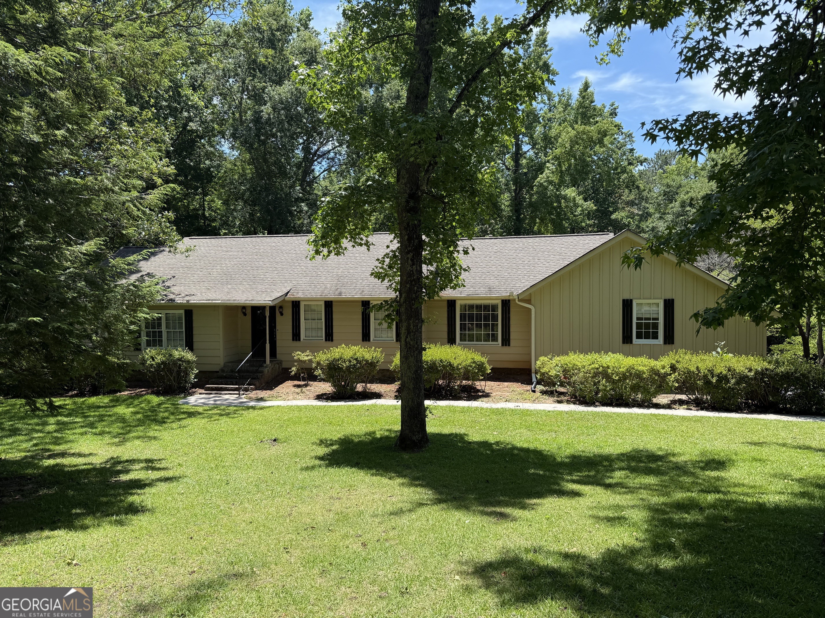 135 Kennesaw Drive Property Photo 1