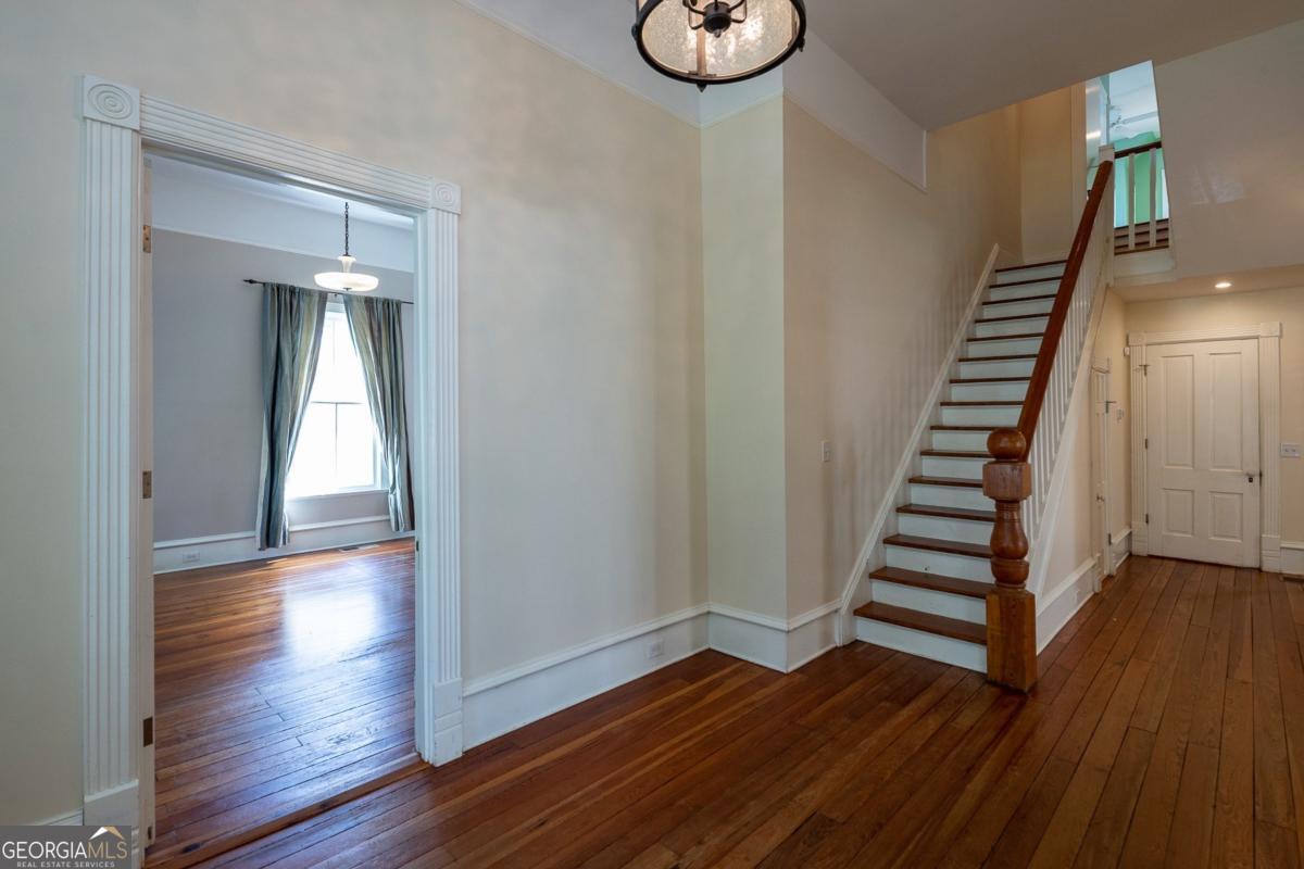765 Woodland Avenue Se Property Photo 3