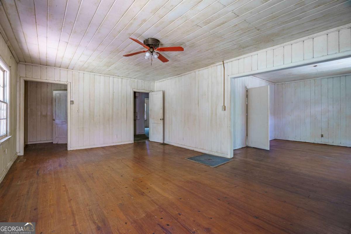 3240 Benjamin E Mays Drive Sw Property Photo 3
