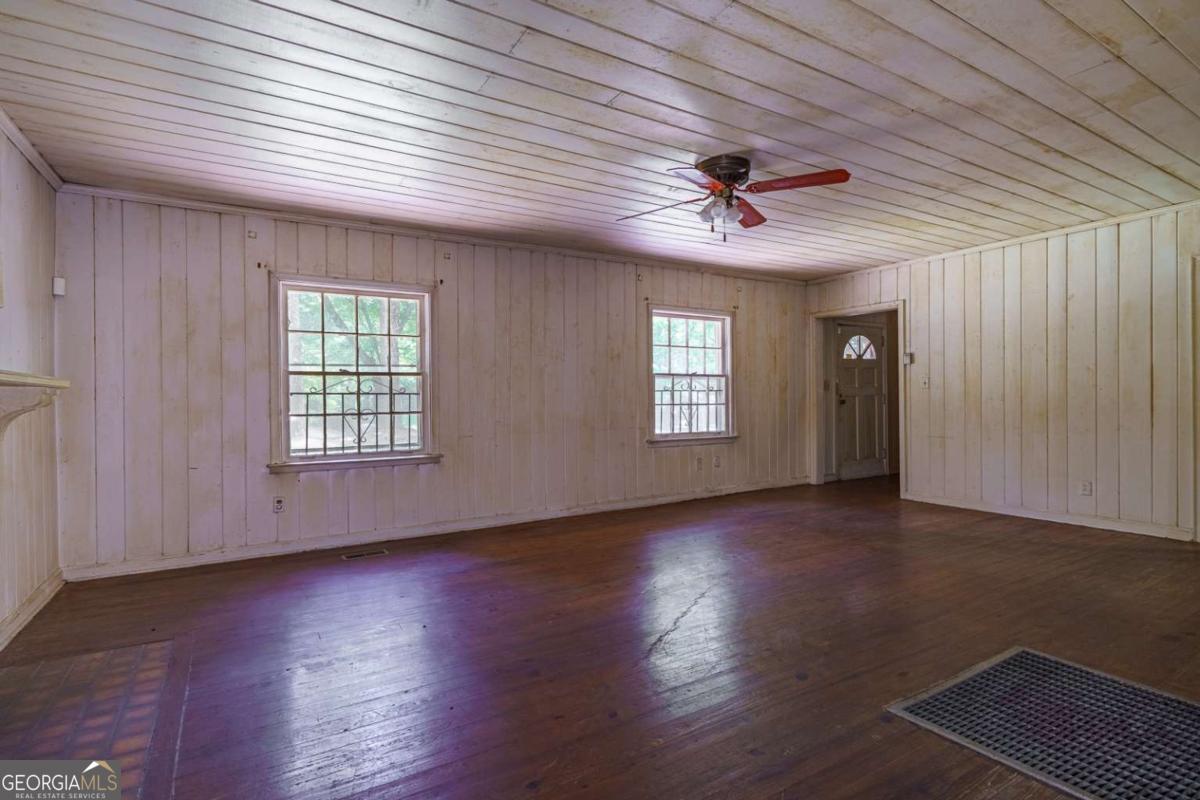 3240 Benjamin E Mays Drive Sw Property Photo 4