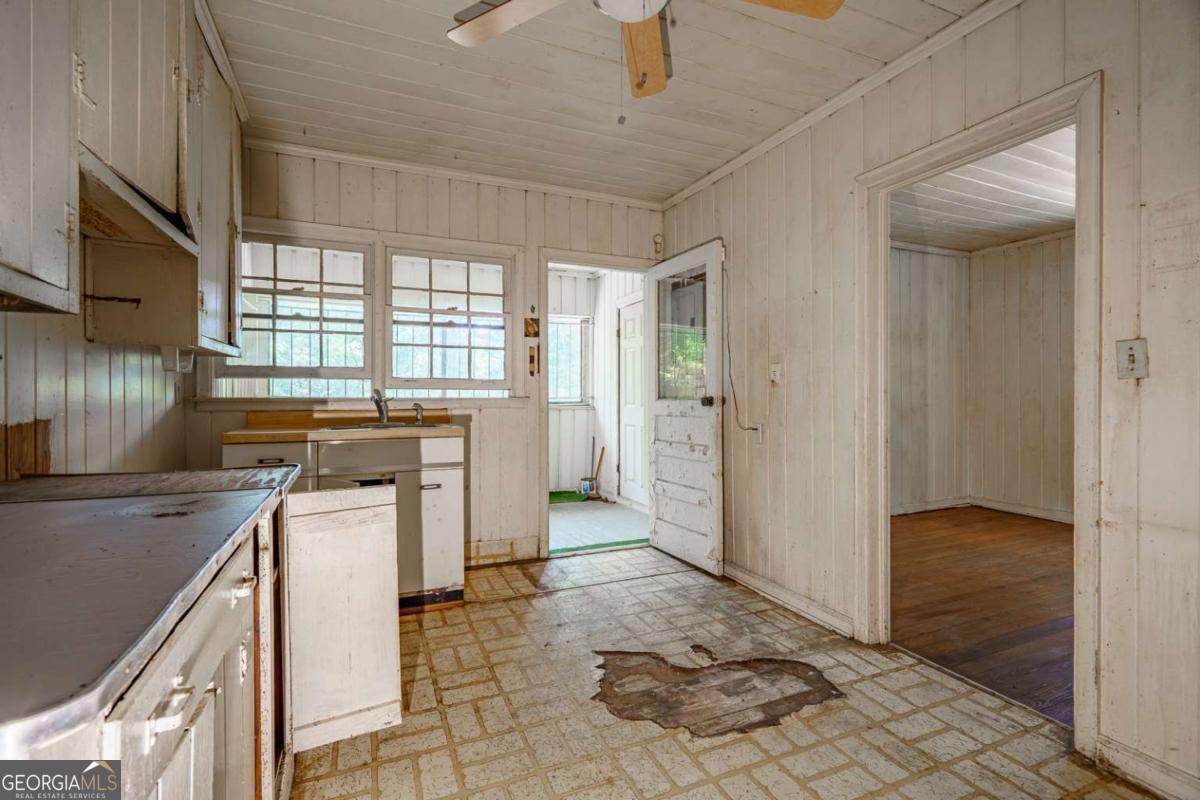 3240 Benjamin E Mays Drive Sw Property Photo 12