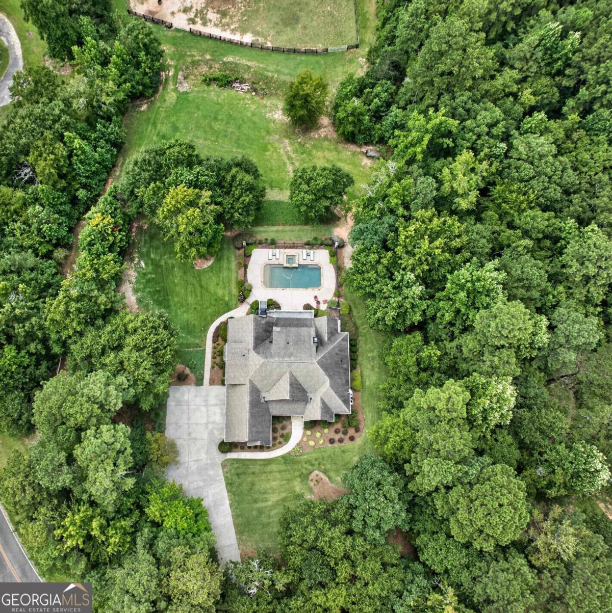 132 Country Lane Property Photo 3