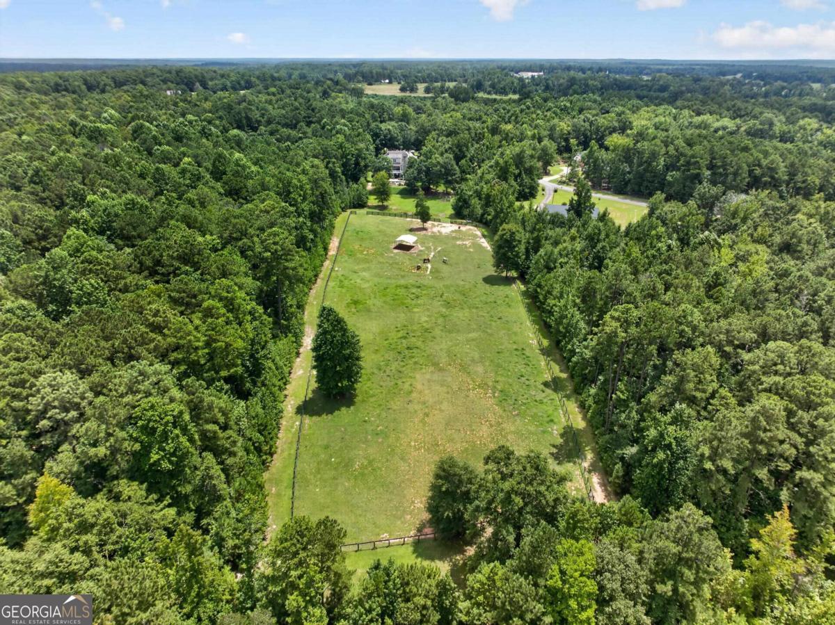 132 Country Lane Property Photo 4