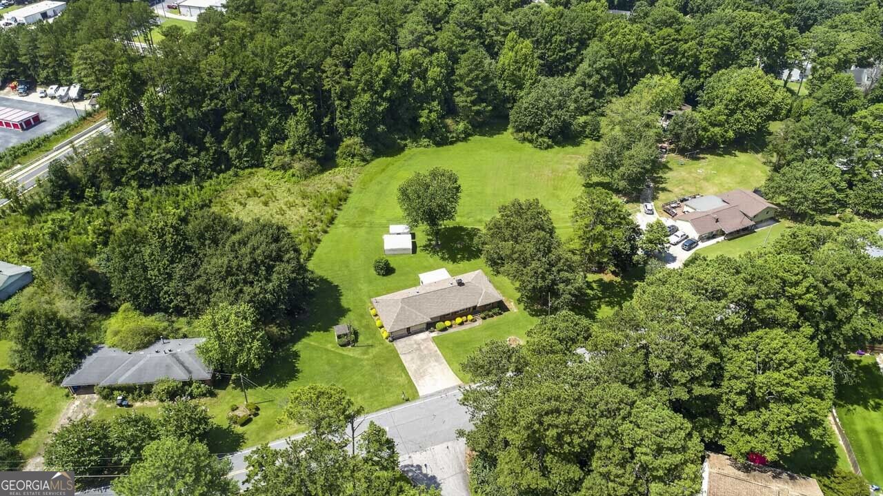 2069 Elmwood Circle Property Photo 2