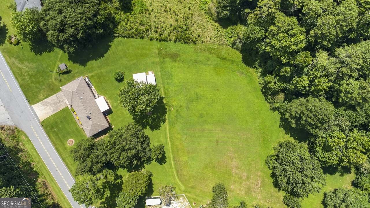 2069 Elmwood Circle Property Photo 4