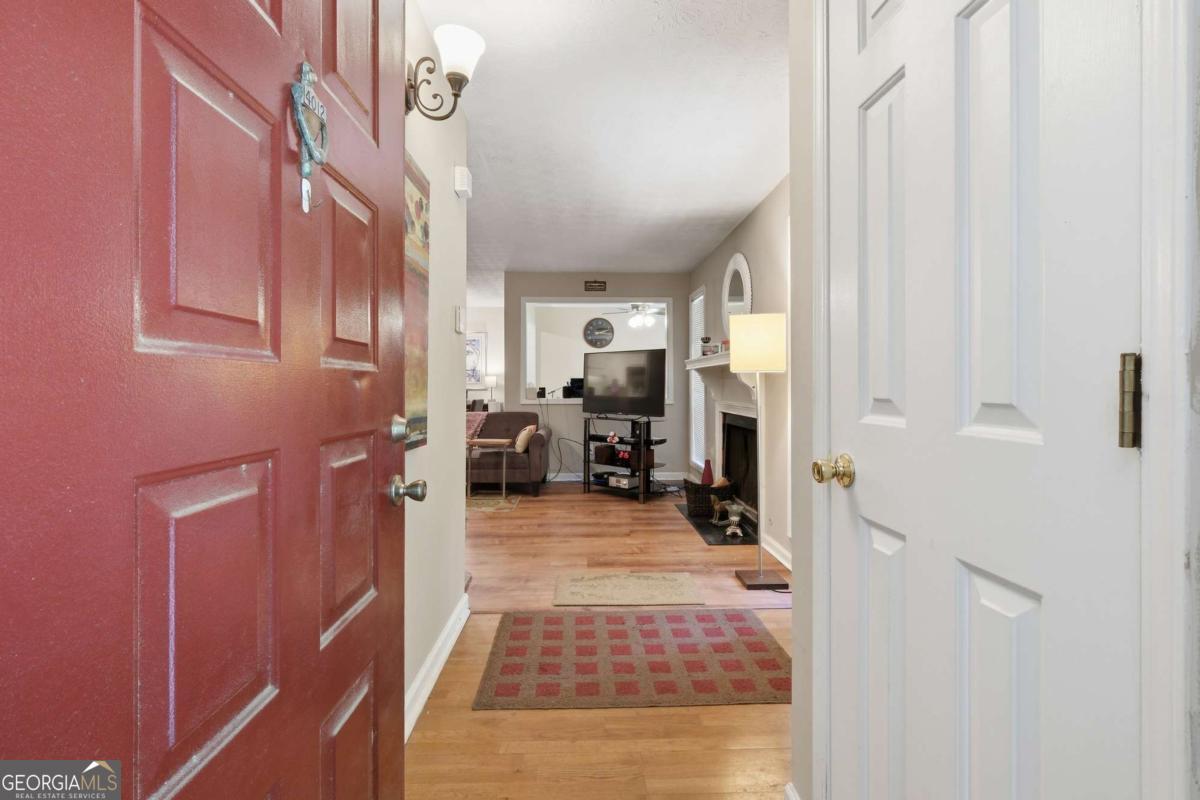 4012 Woodridge Way Property Photo 2