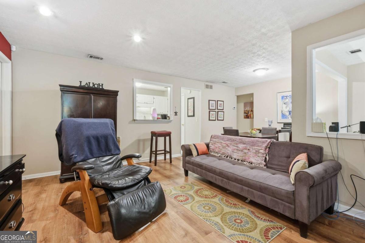 4012 Woodridge Way Property Photo 4