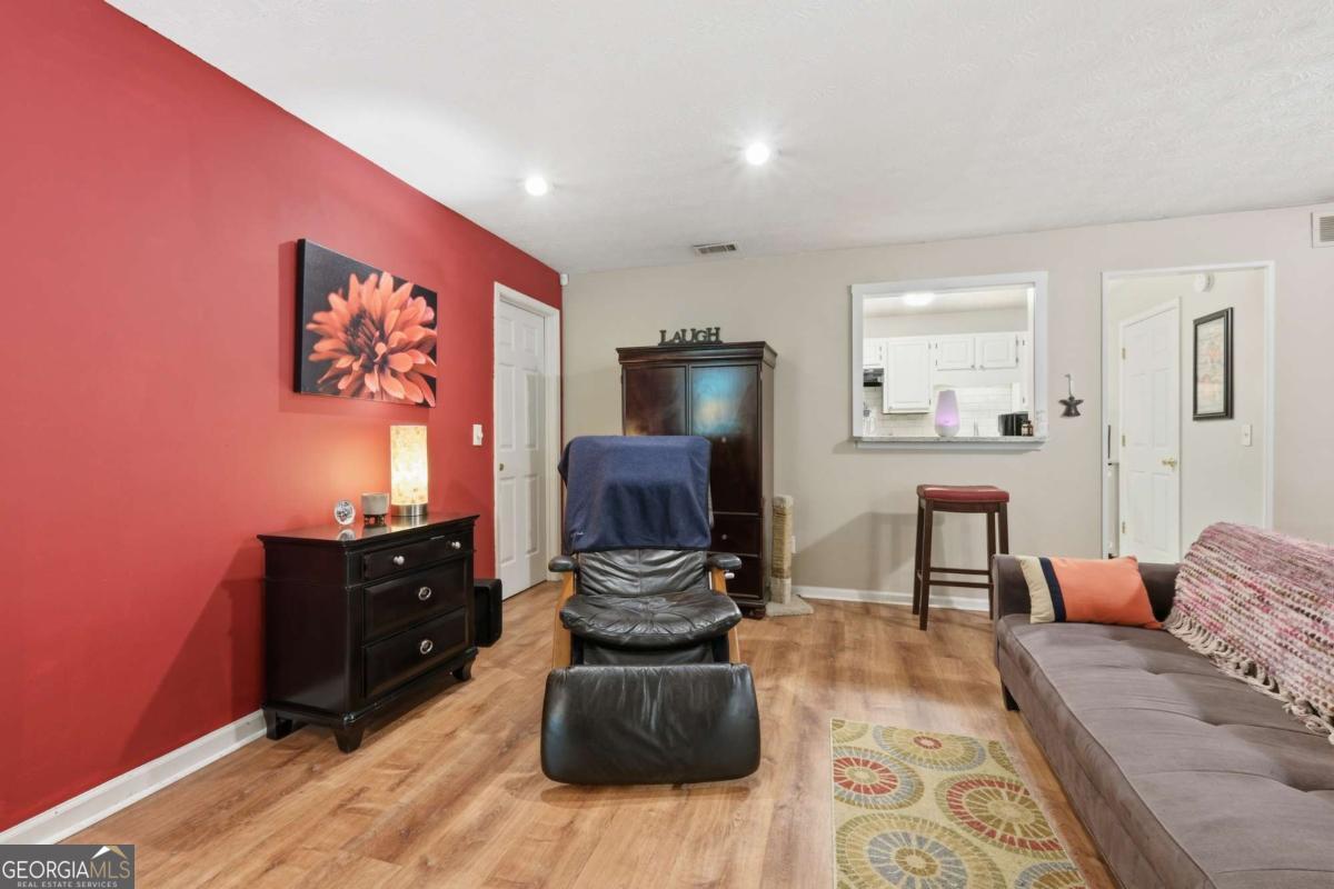 4012 Woodridge Way Property Photo 5