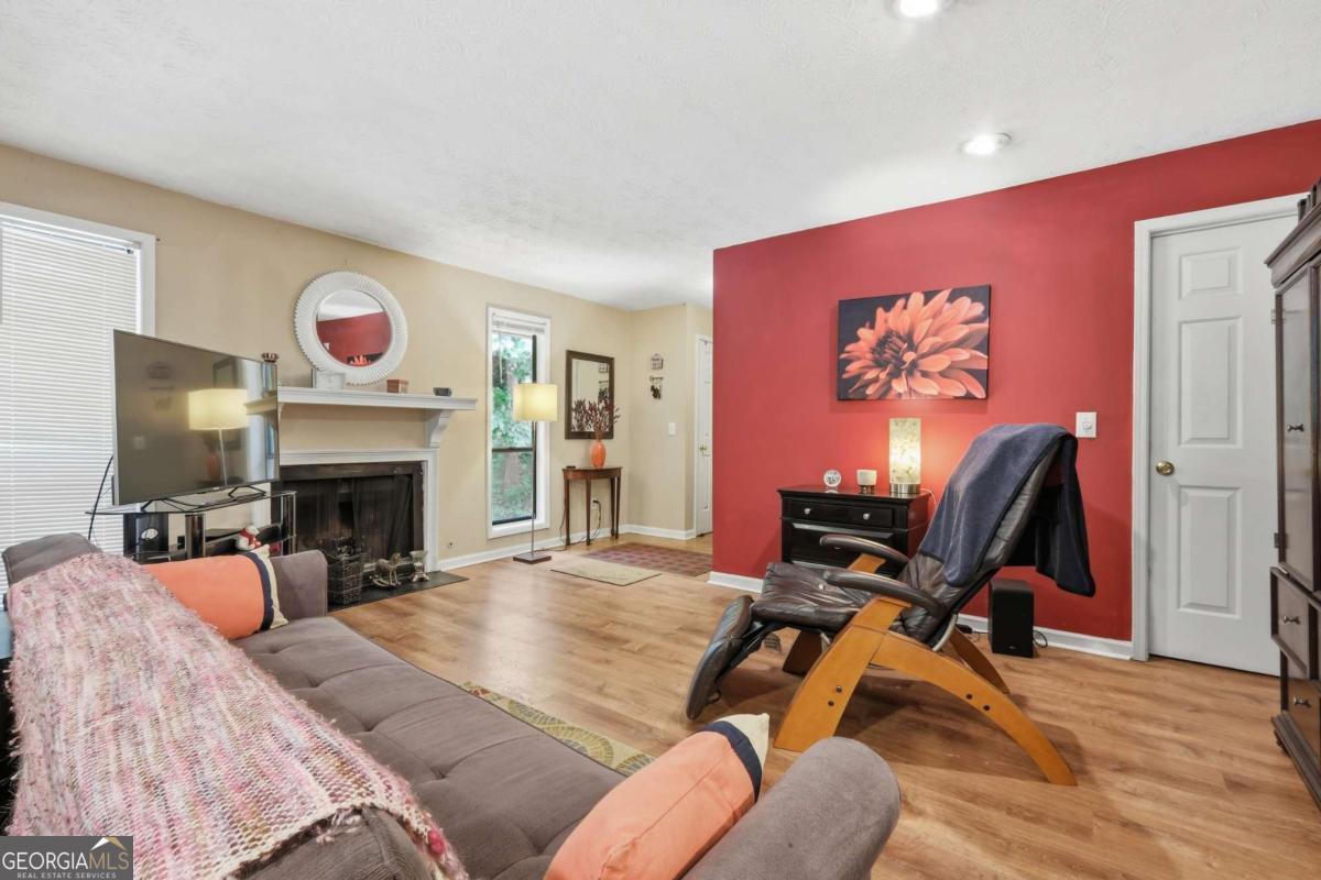 4012 Woodridge Way Property Photo 6