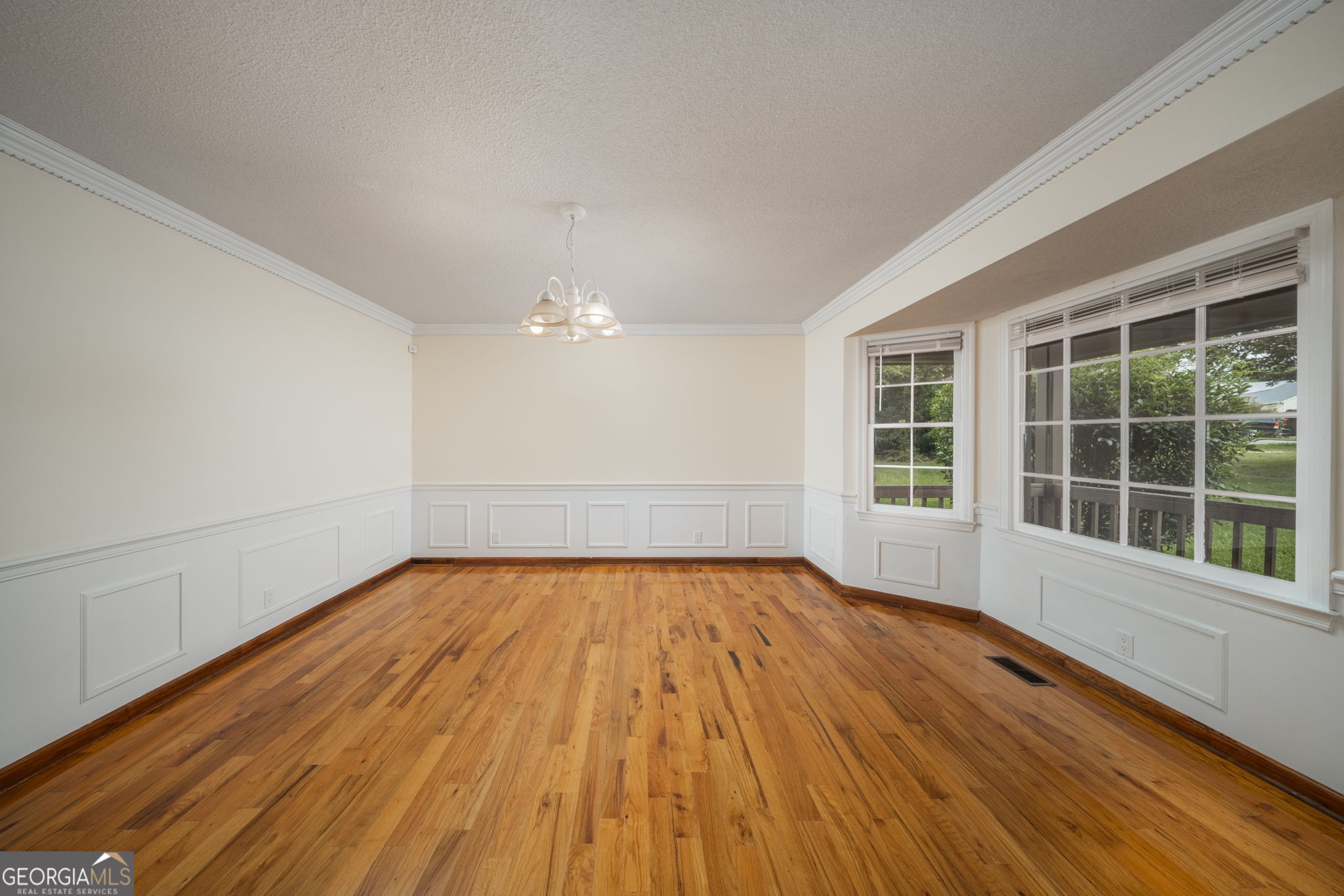 6376 Mansion Drive Property Photo 10