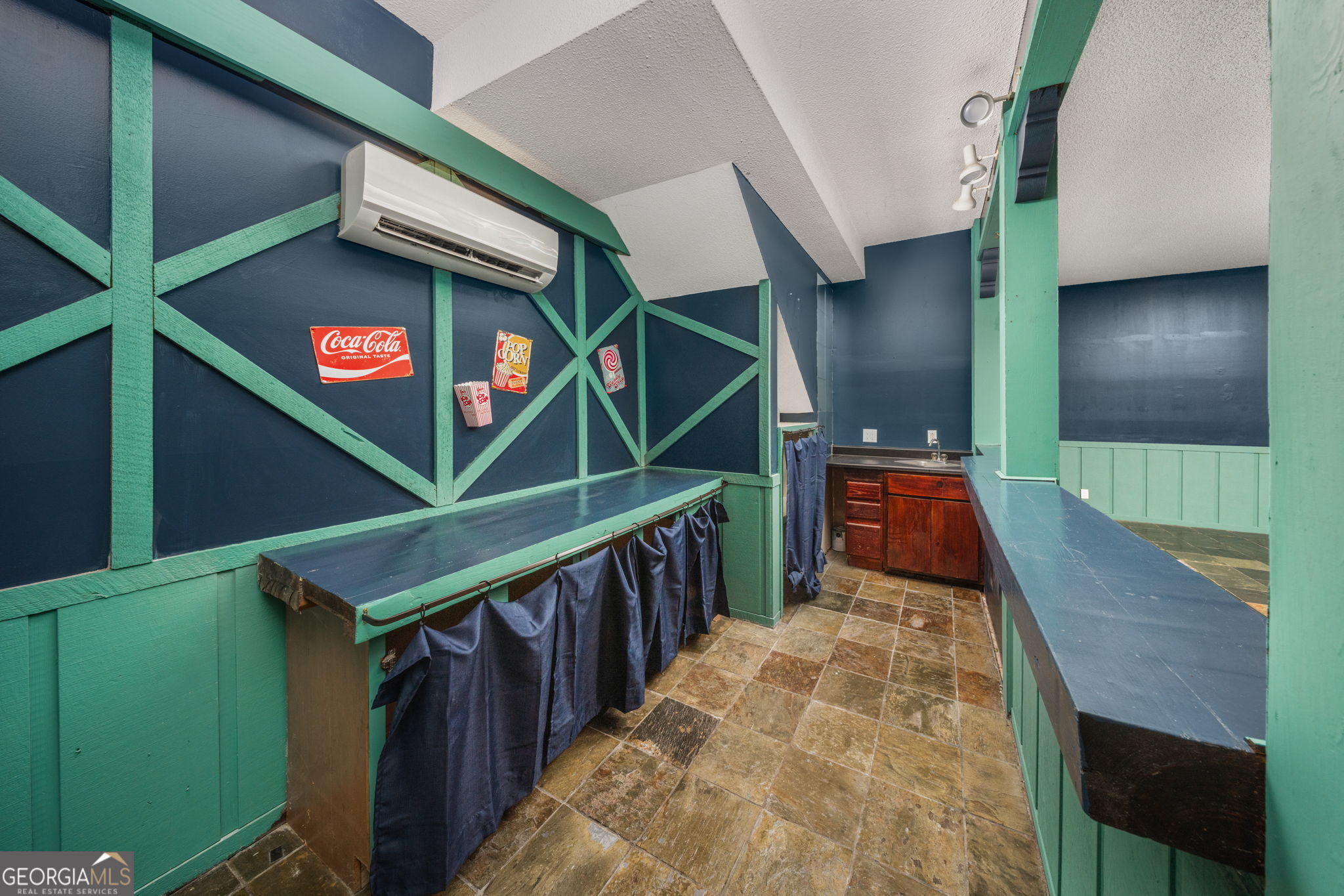 6376 Mansion Drive Property Photo 26
