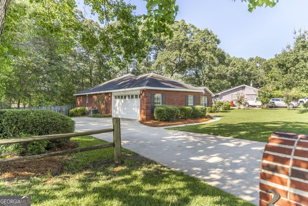 227 Crestwood Circle Property Photo 3