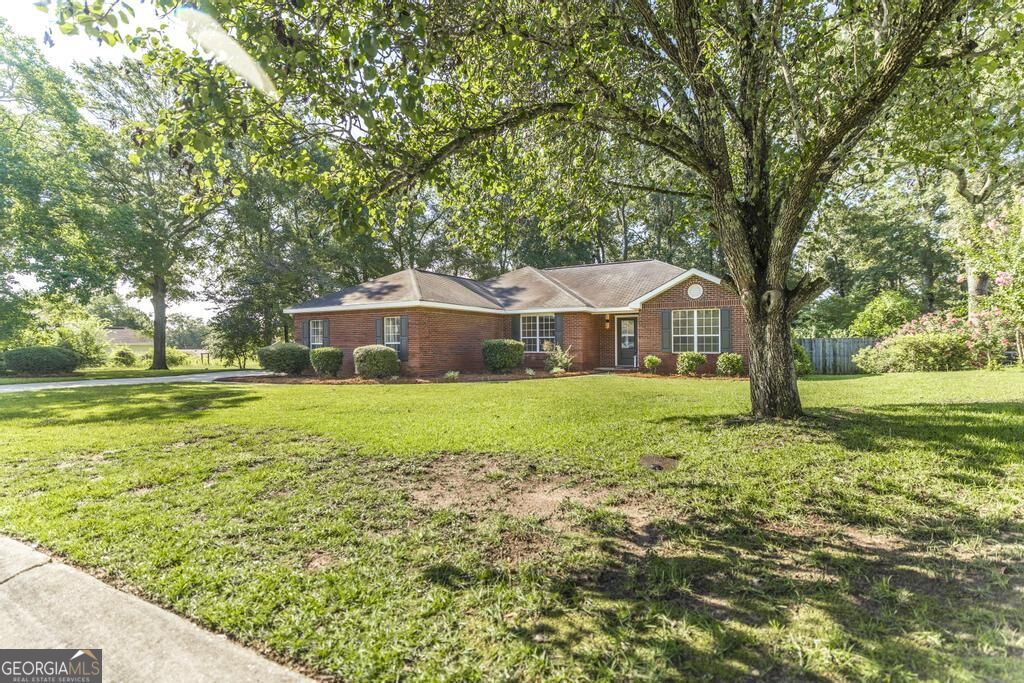 227 Crestwood Circle Property Photo 4