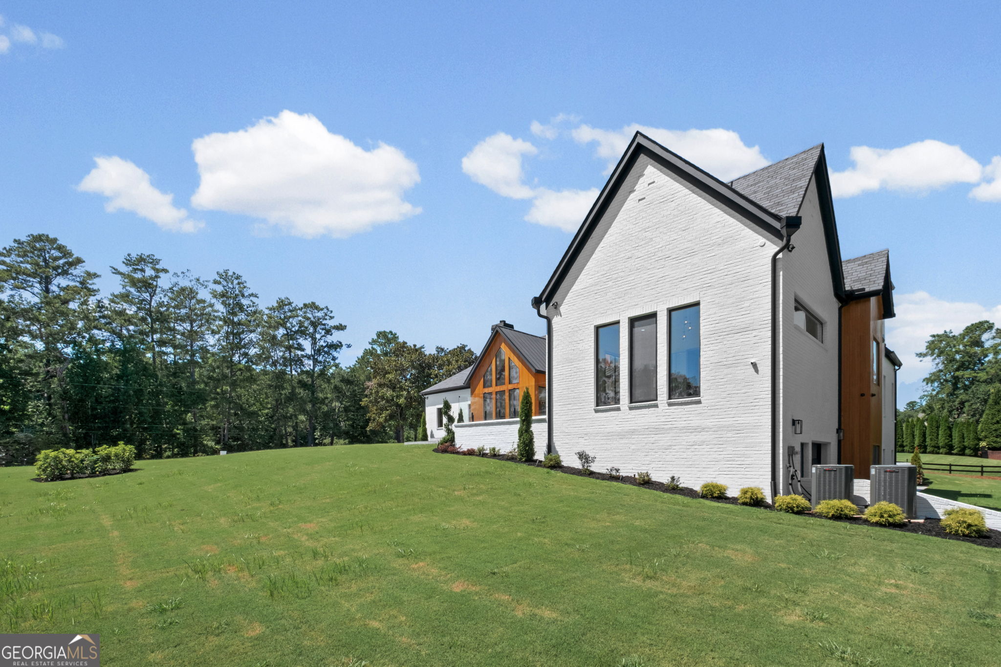 14735 Wood Road Property Photo 3