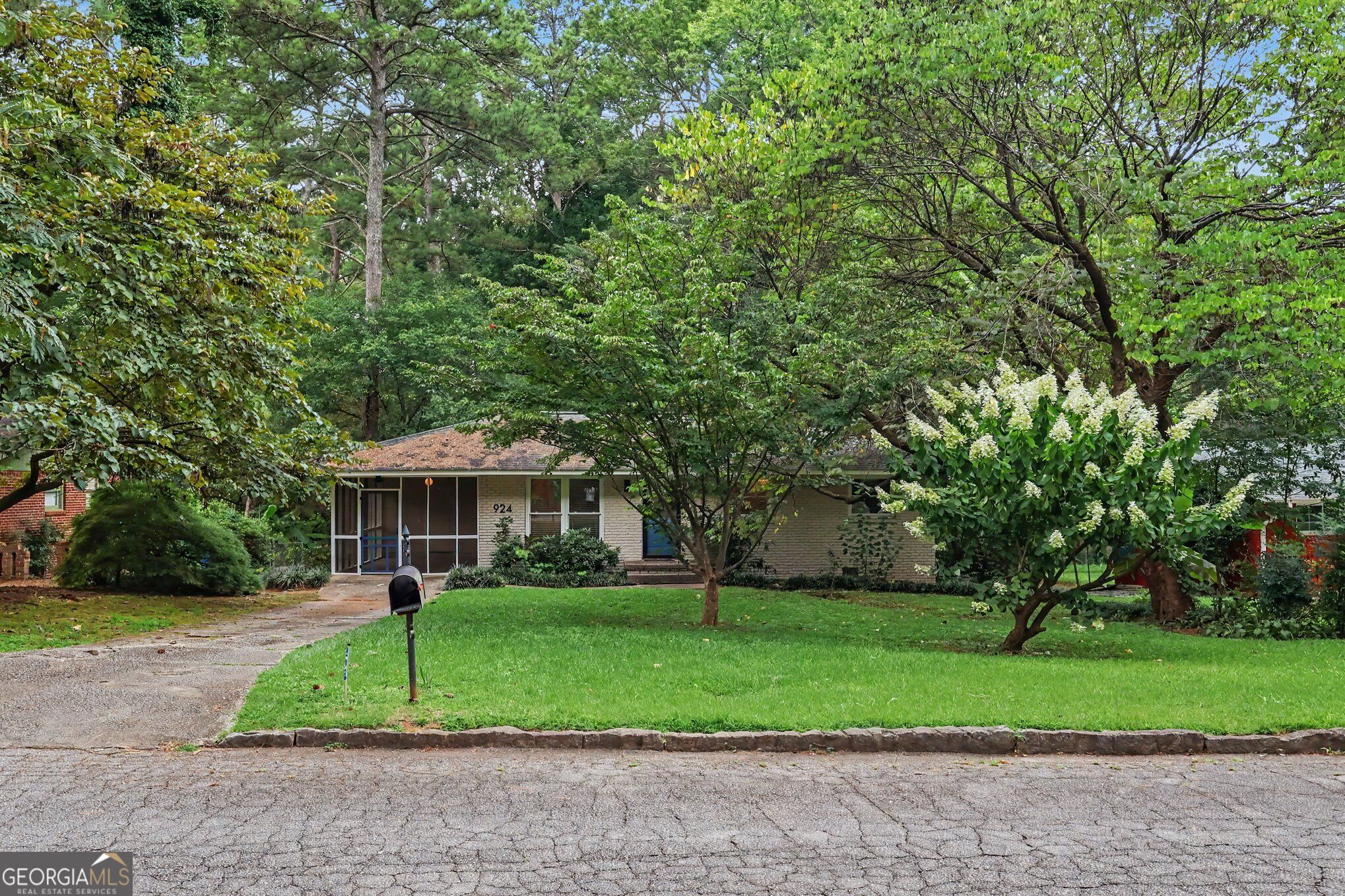 924 Greenbriar Place Property Photo 1