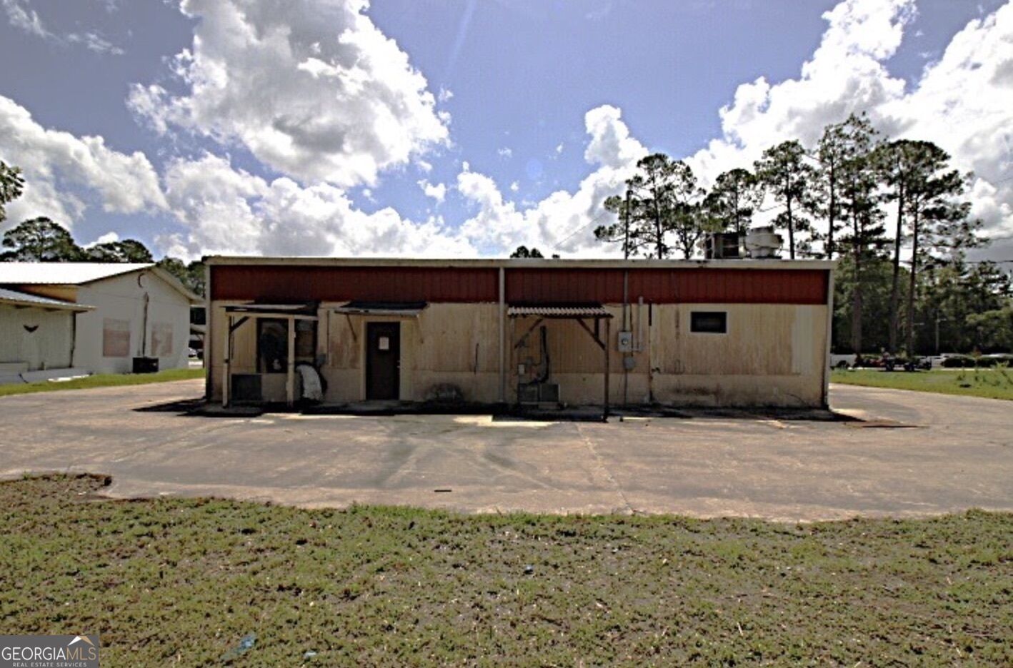 10155 N Main Street Property Photo 5