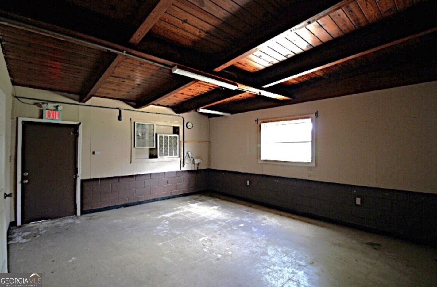 10155 N Main Street Property Photo 21