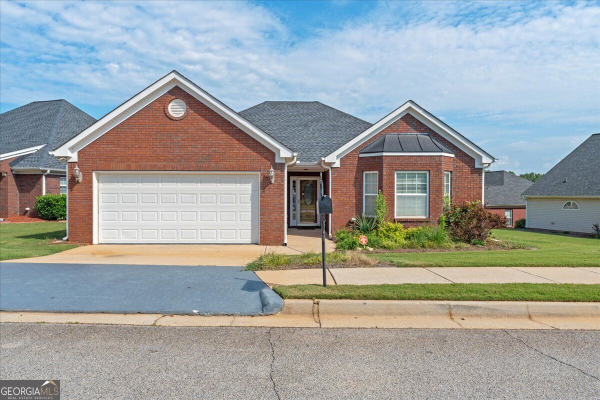 293 Prominent Loop Property Photo 1
