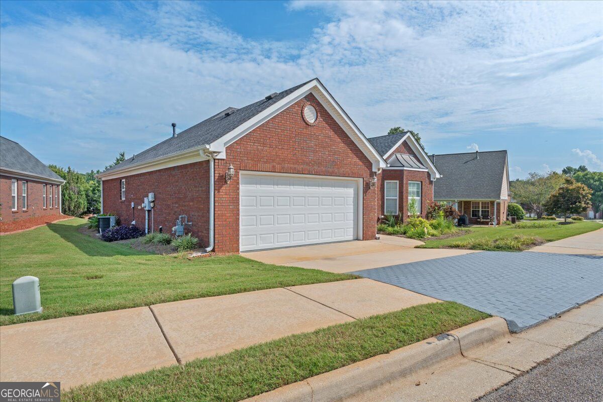 293 Prominent Loop Property Photo 11