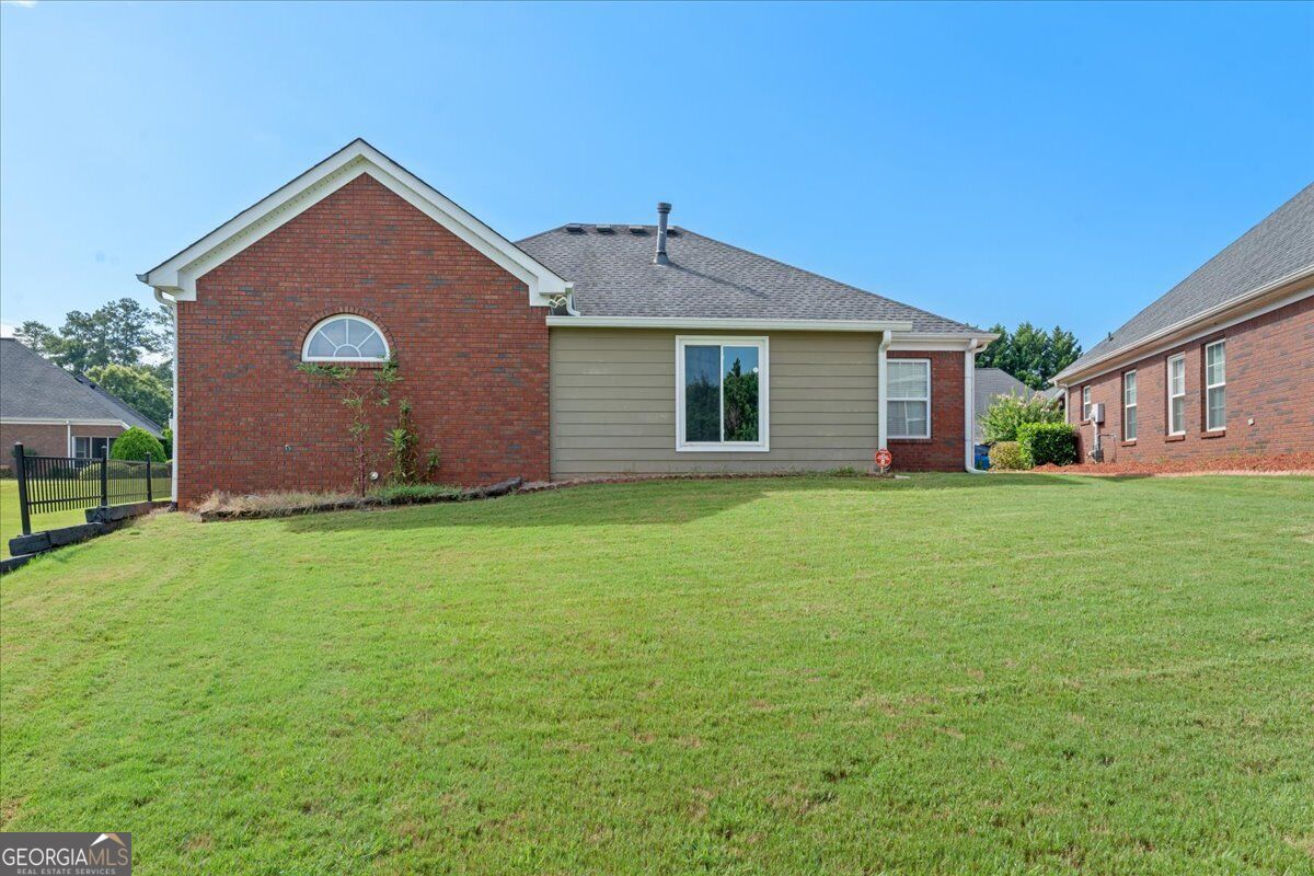293 Prominent Loop Property Photo 14