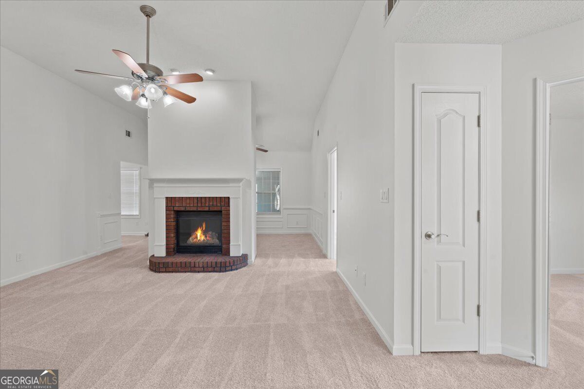 293 Prominent Loop Property Photo 16