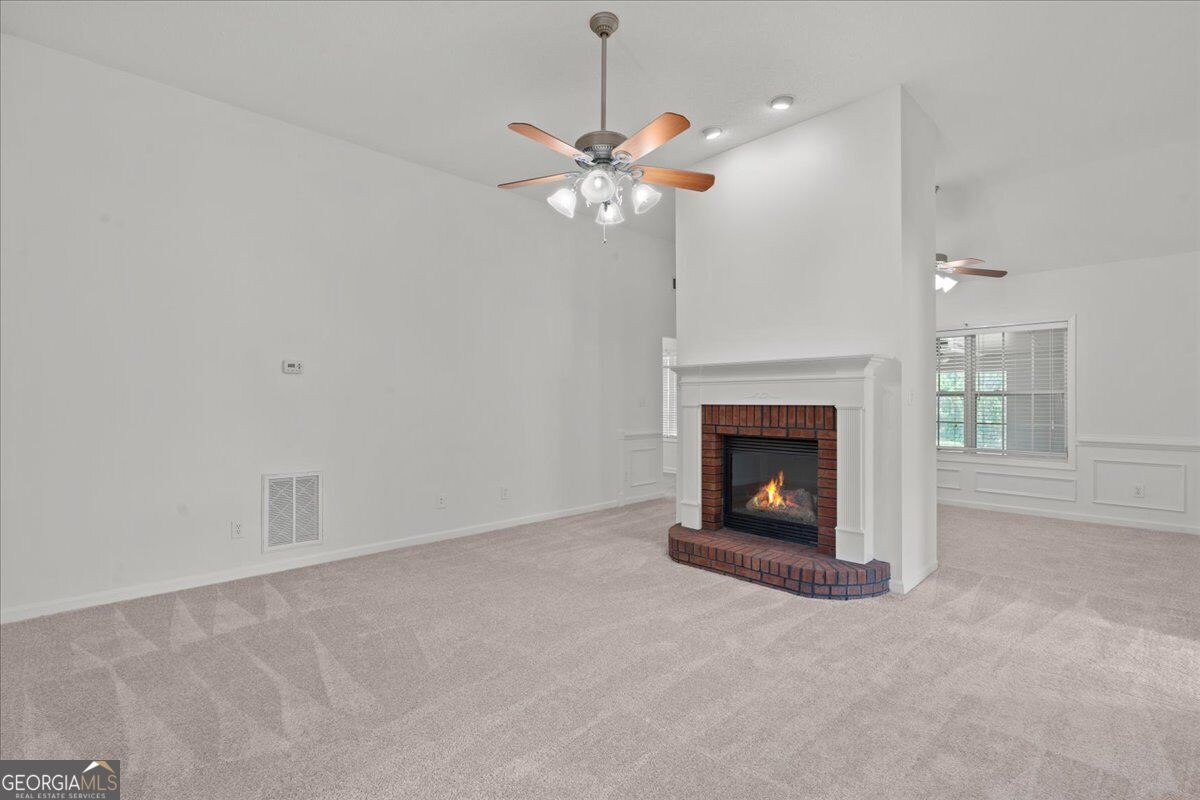 293 Prominent Loop Property Photo 17