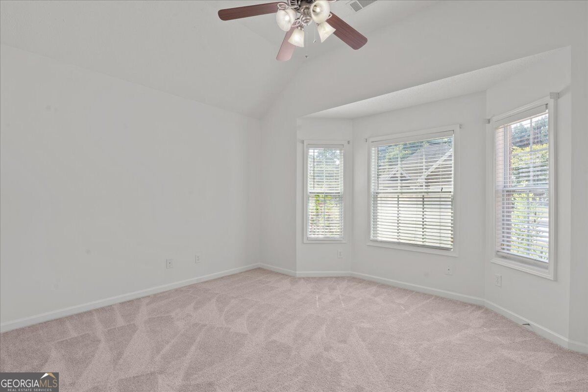 293 Prominent Loop Property Photo 18