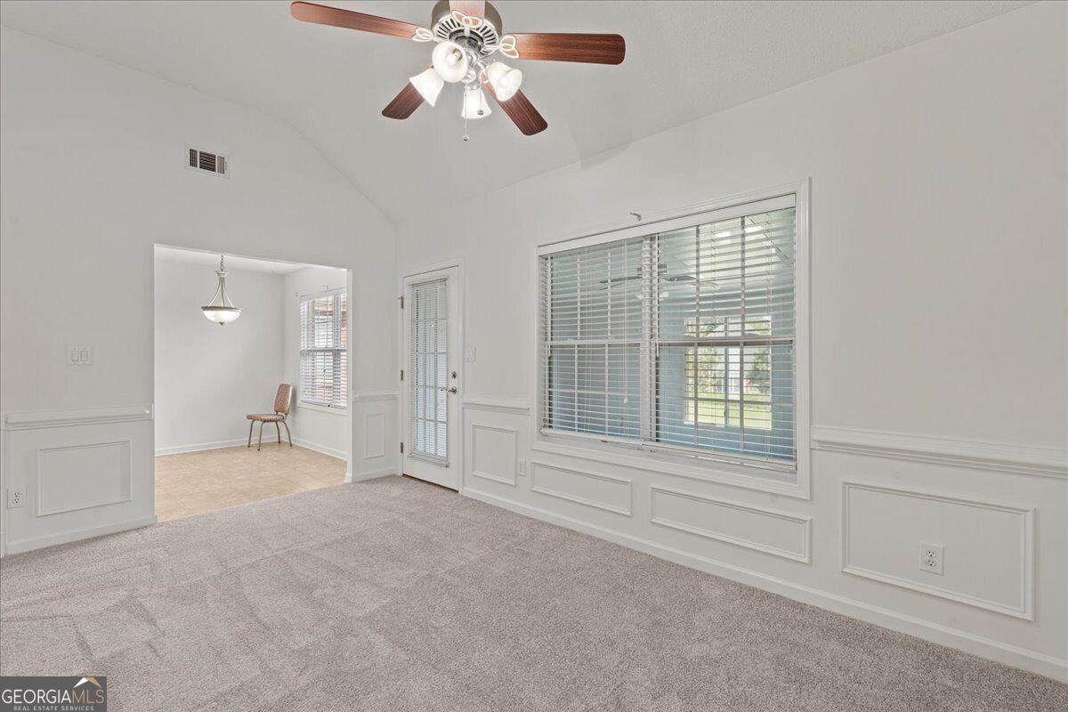 293 Prominent Loop Property Photo 24