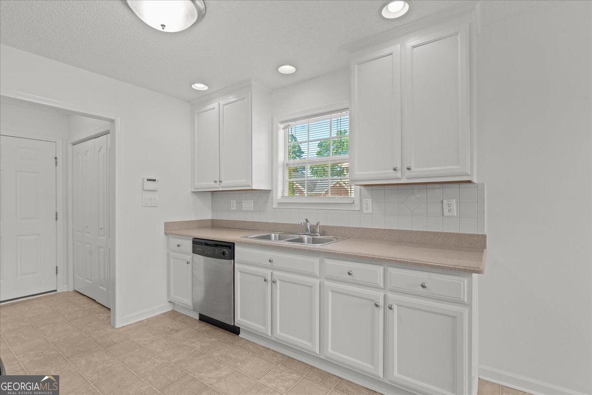 293 Prominent Loop Property Photo 29