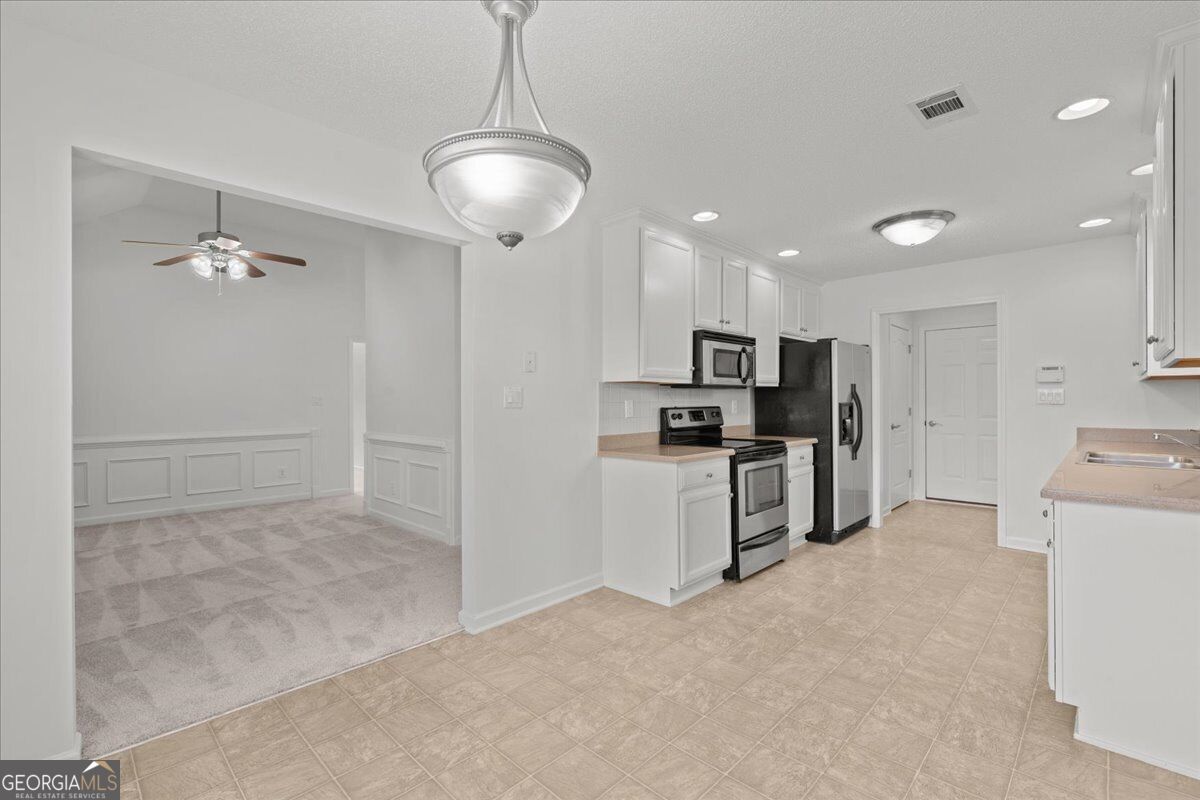 293 Prominent Loop Property Photo 32
