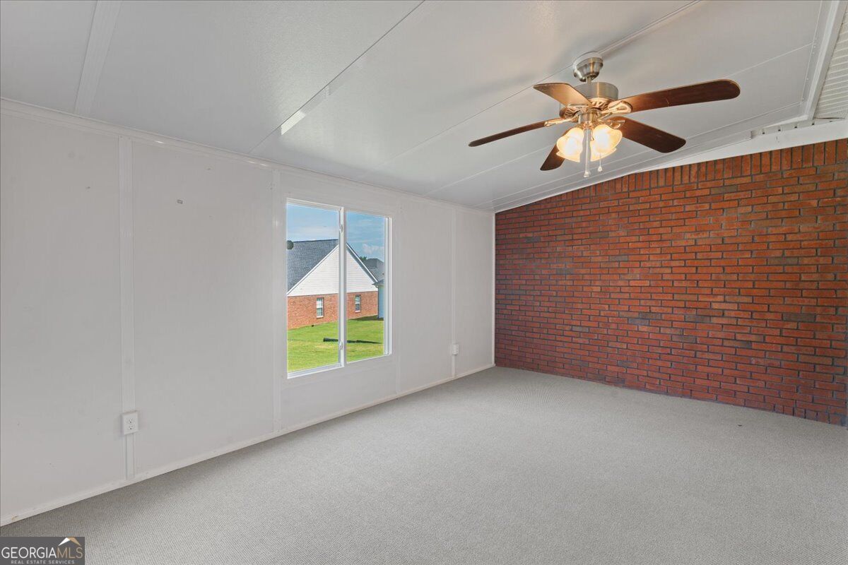 293 Prominent Loop Property Photo 35
