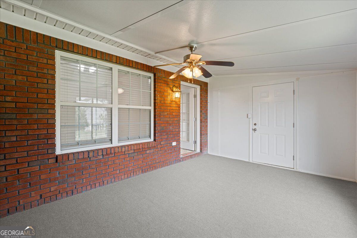 293 Prominent Loop Property Photo 36