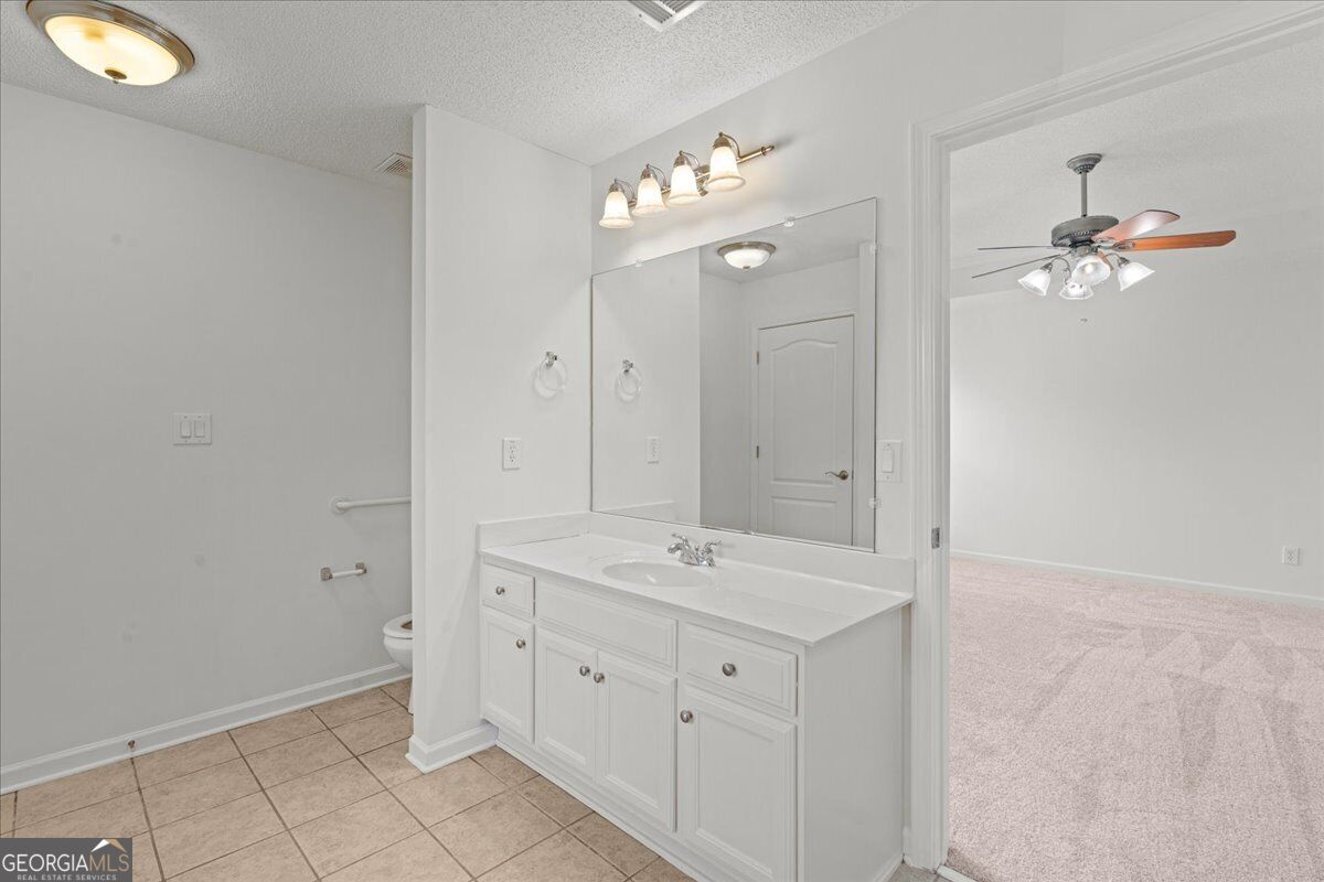 293 Prominent Loop Property Photo 40