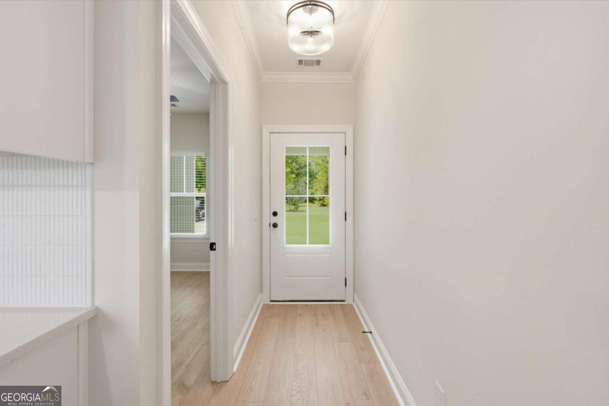 93 Ennis Road Property Photo 4