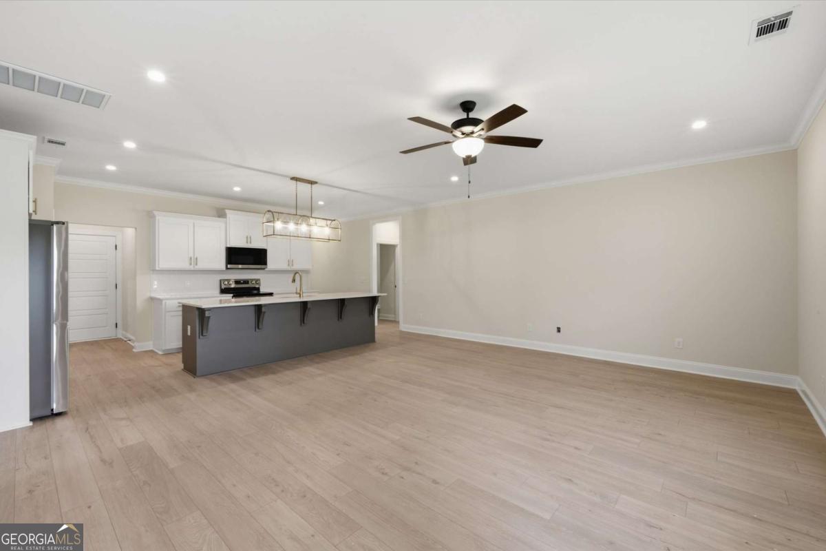 93 Ennis Road Property Photo 5