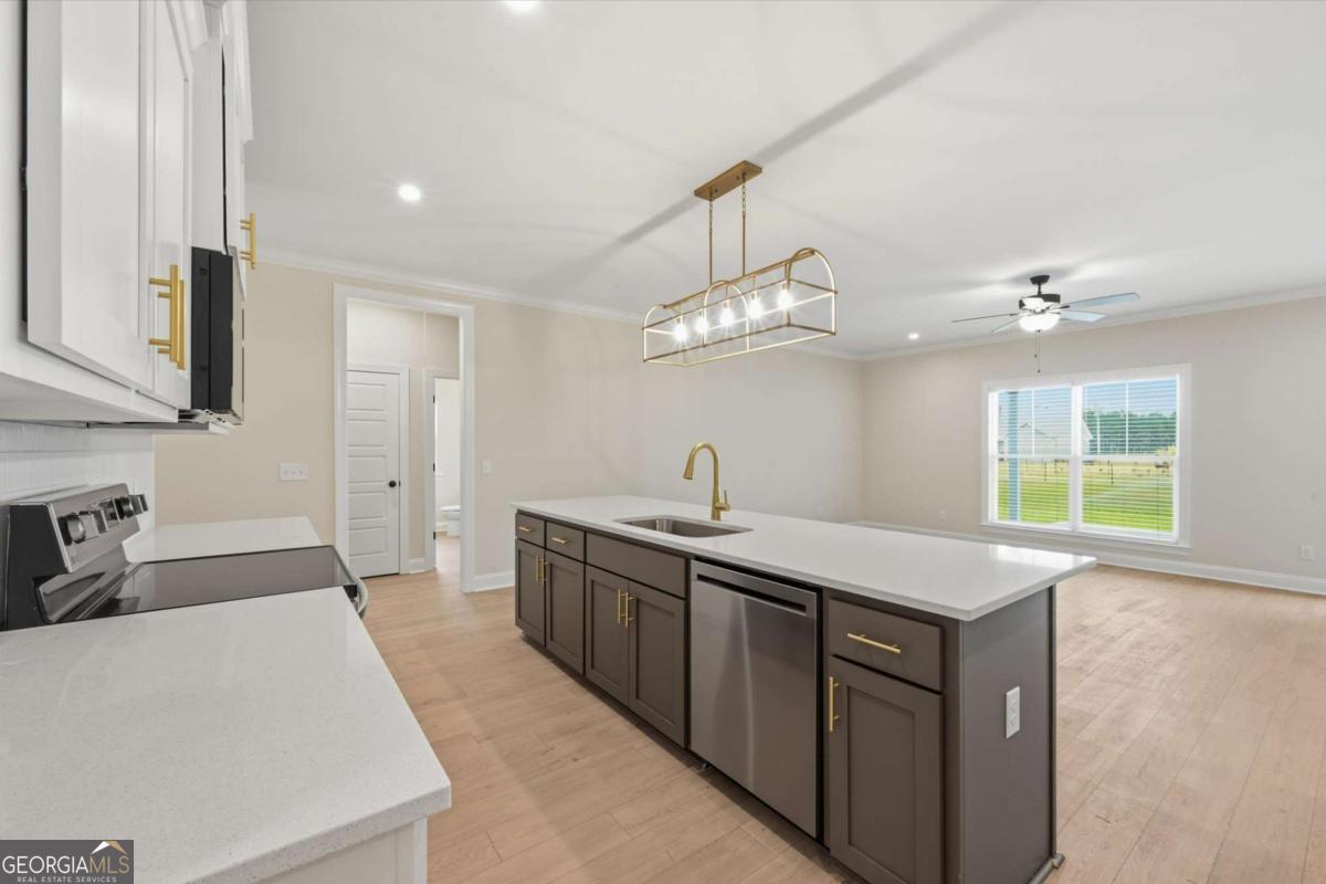 93 Ennis Road Property Photo 8