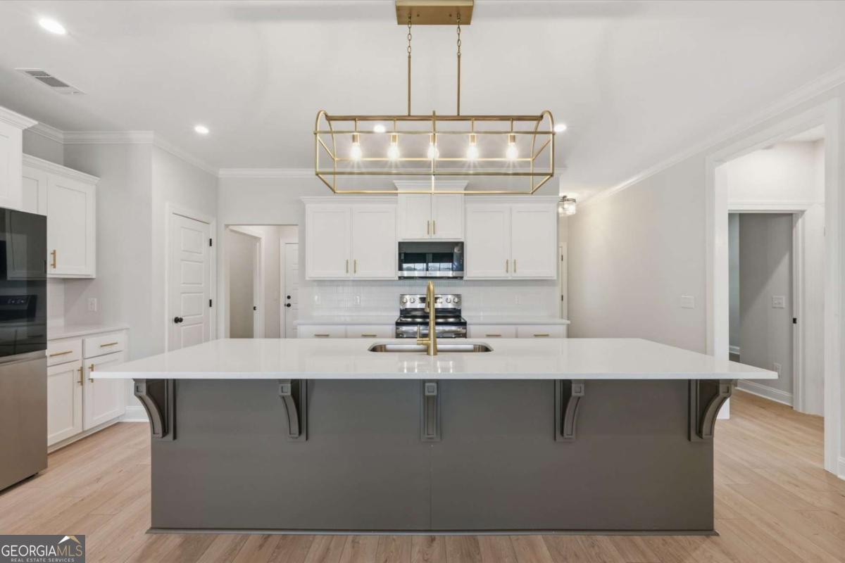 93 Ennis Road Property Photo 10