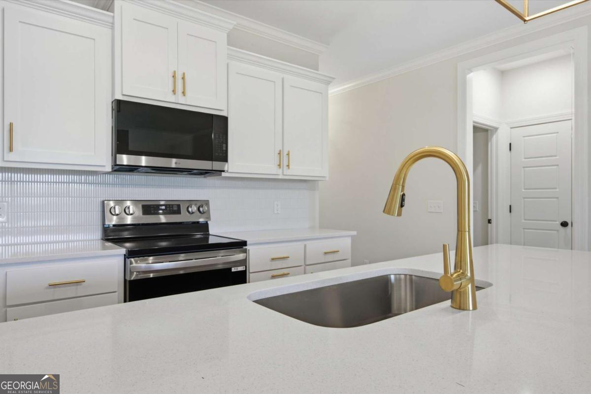93 Ennis Road Property Photo 11