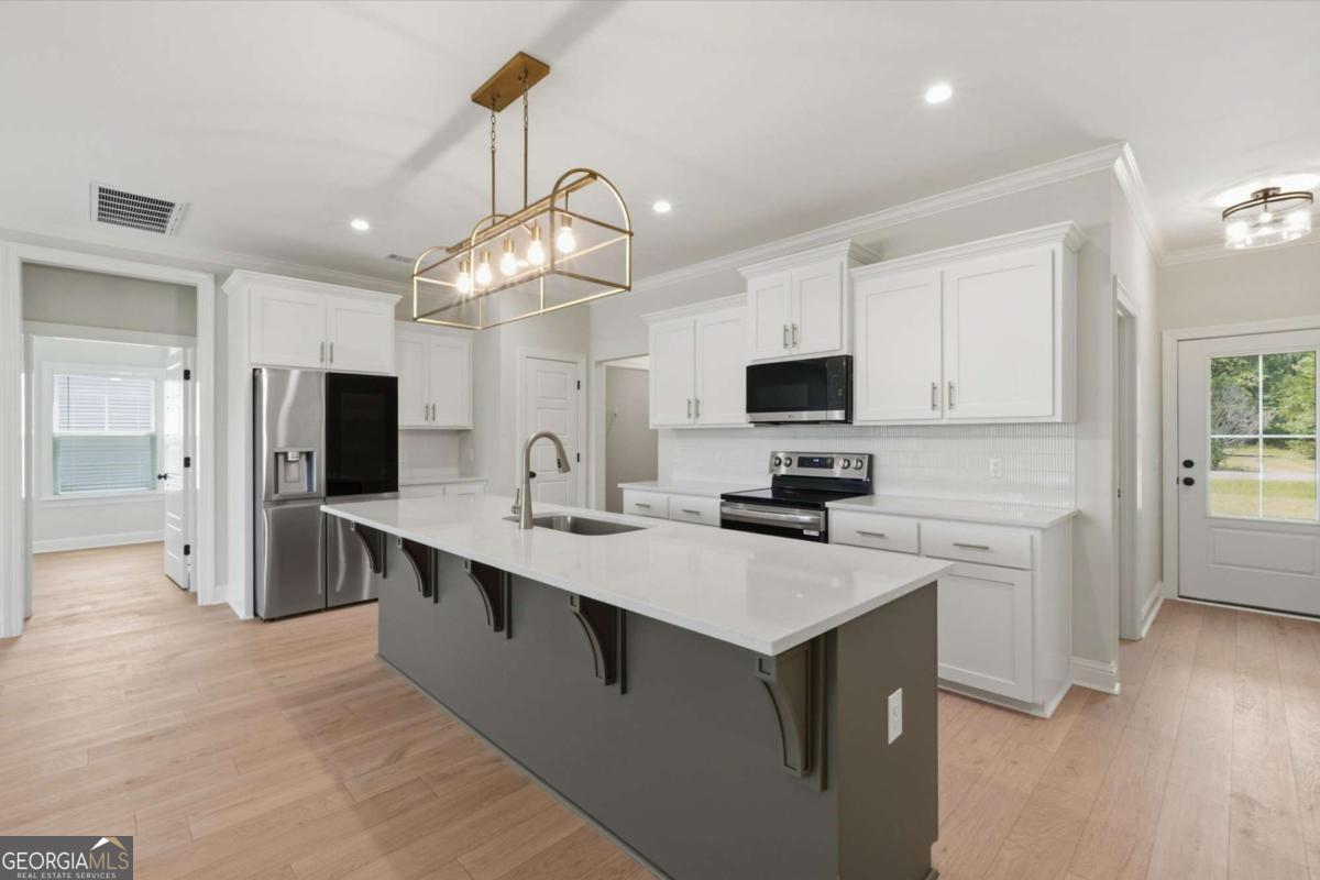 93 Ennis Road Property Photo 12