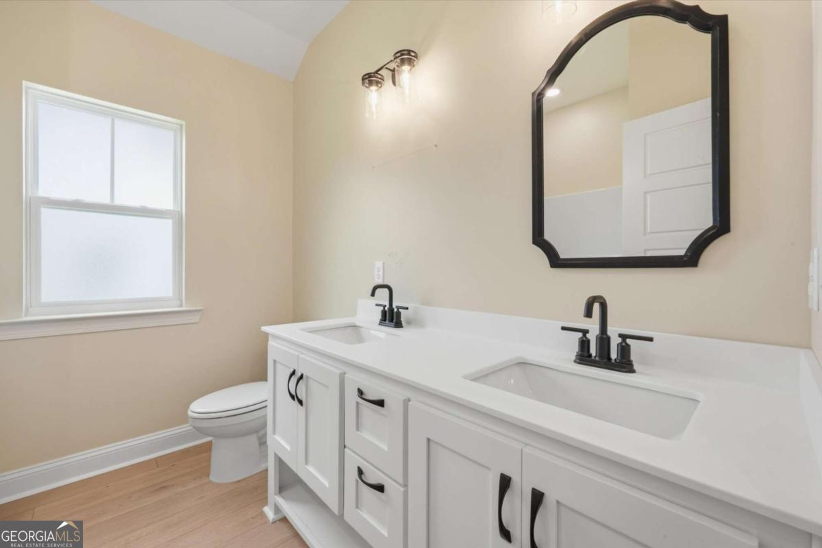 93 Ennis Road Property Photo 31