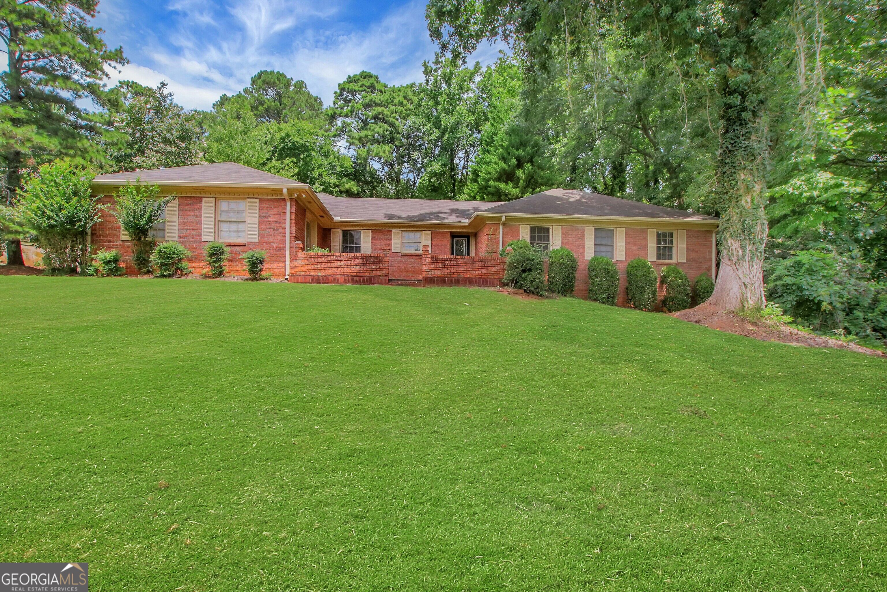 2020 Heatherdale Lane Sw Property Photo 2